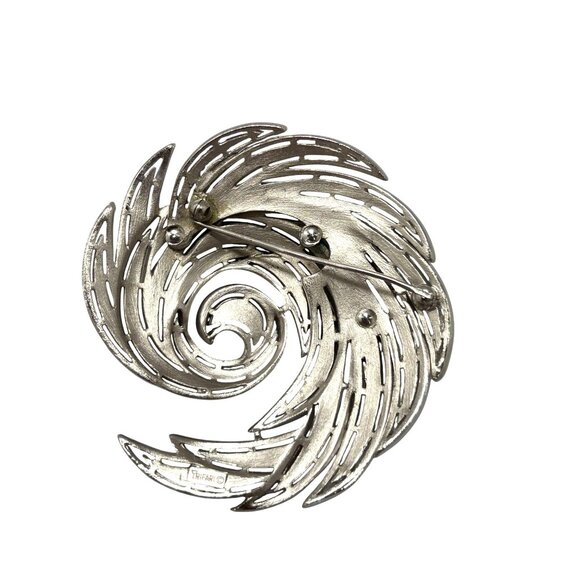 Trifari Vintage Swirl Brooch Pin 2 Inches Collectable - Picture 4 of 8